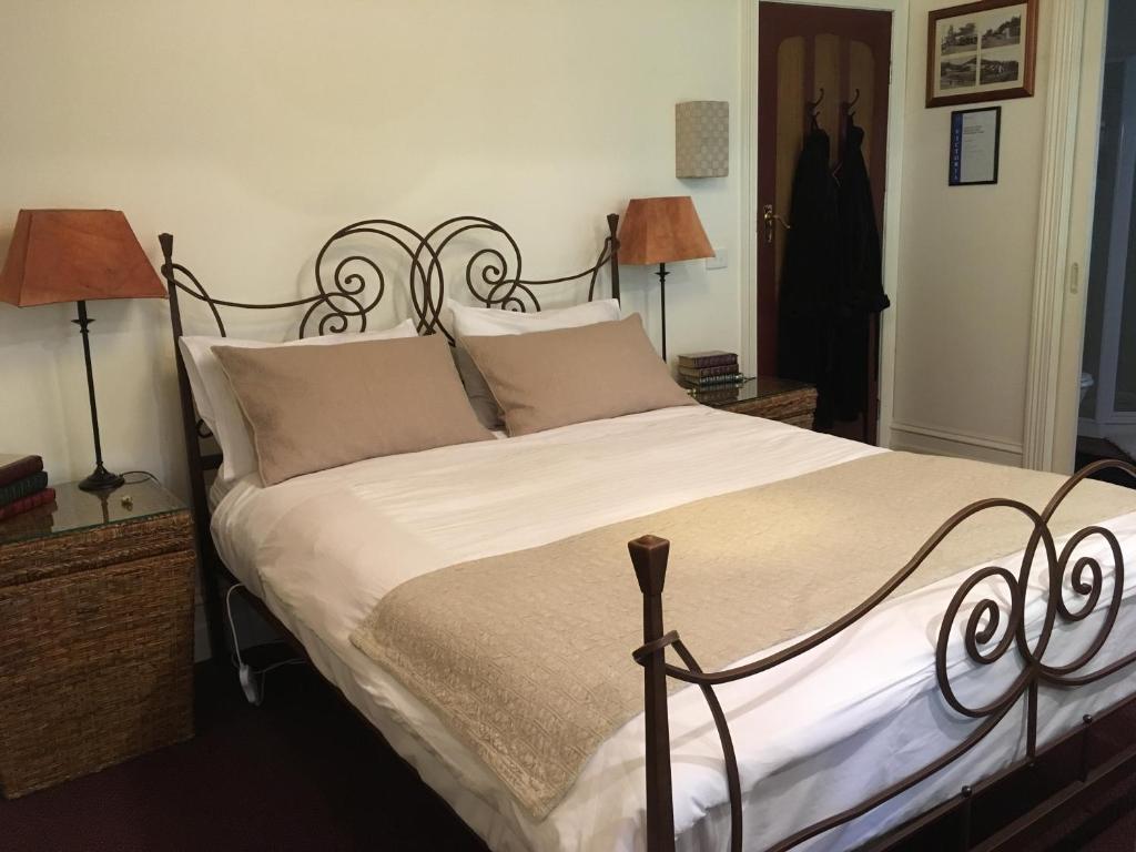 Stone's Throw Cottage Bed and Breakfast - Villetta