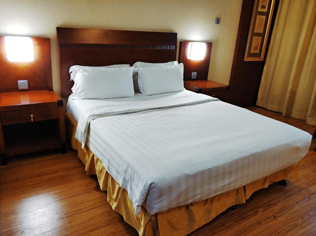 Postel nebo postele na pokoji v ubytování Celyn Hotel City Mall