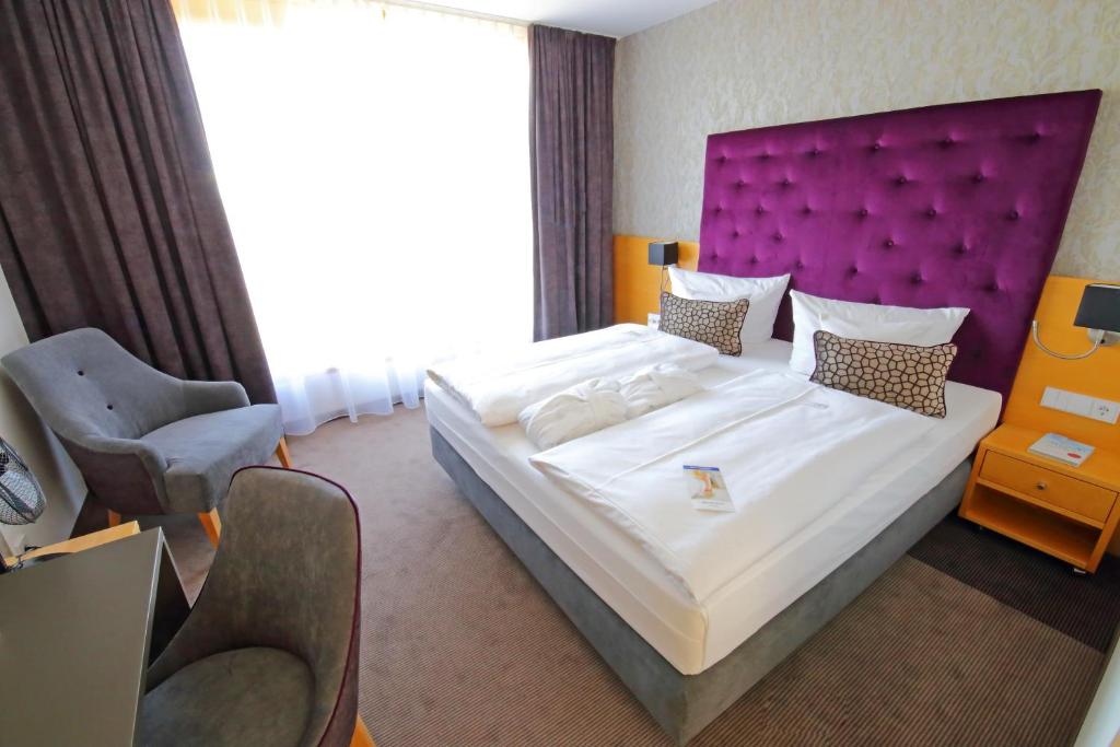 rugs Hotel am Schlosspark Lichtenwalde - Standaard Driepersoonskamer