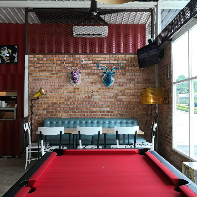 Biliár nebo kulečník v ubytování Dash Box Hotel Cyberjaya