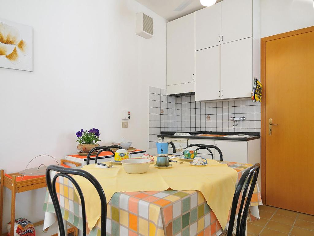 a kitchen with a table with a yellow table cloth at Casa Delle Dune in Scicli
