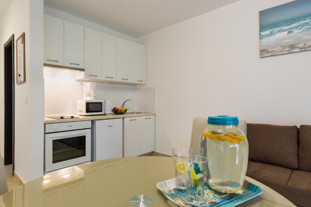Kuchyň nebo kuchyňský kout v ubytování Memories Apartments