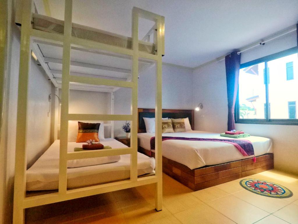 Postel nebo postele na pokoji v ubytování Lanta at Home - SHA Extra Plus