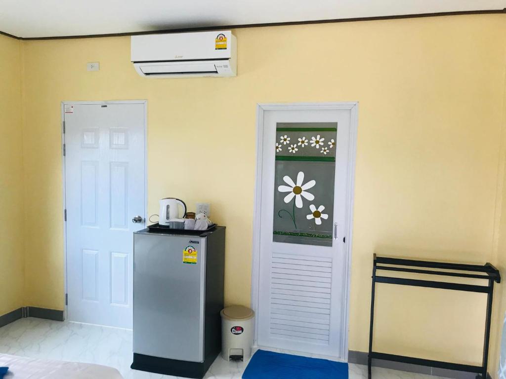 Kuchyň nebo kuchyňský kout v ubytování Koh Yao Candy House