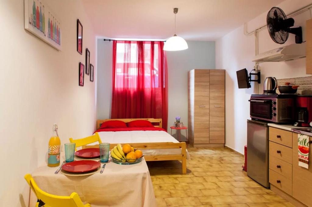 Kuchyňa alebo kuchynka v ubytovaní Studio for Couples near Downtown