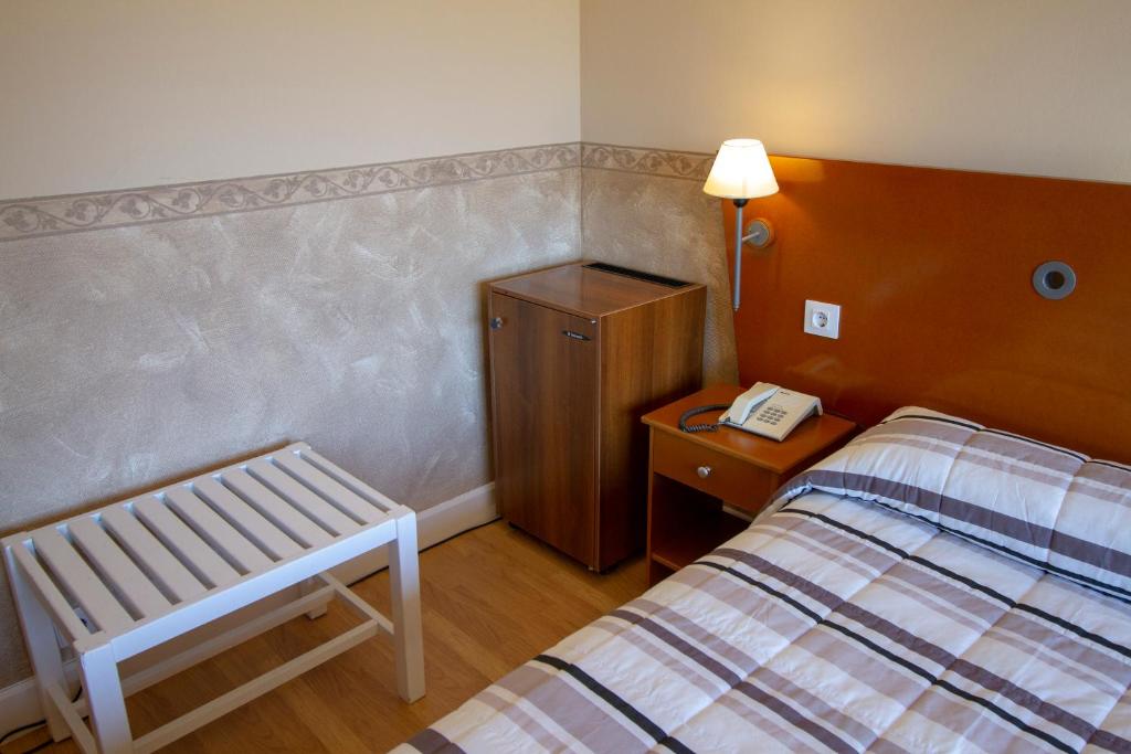 Postel nebo postele na pokoji v ubytování Hotel Azar