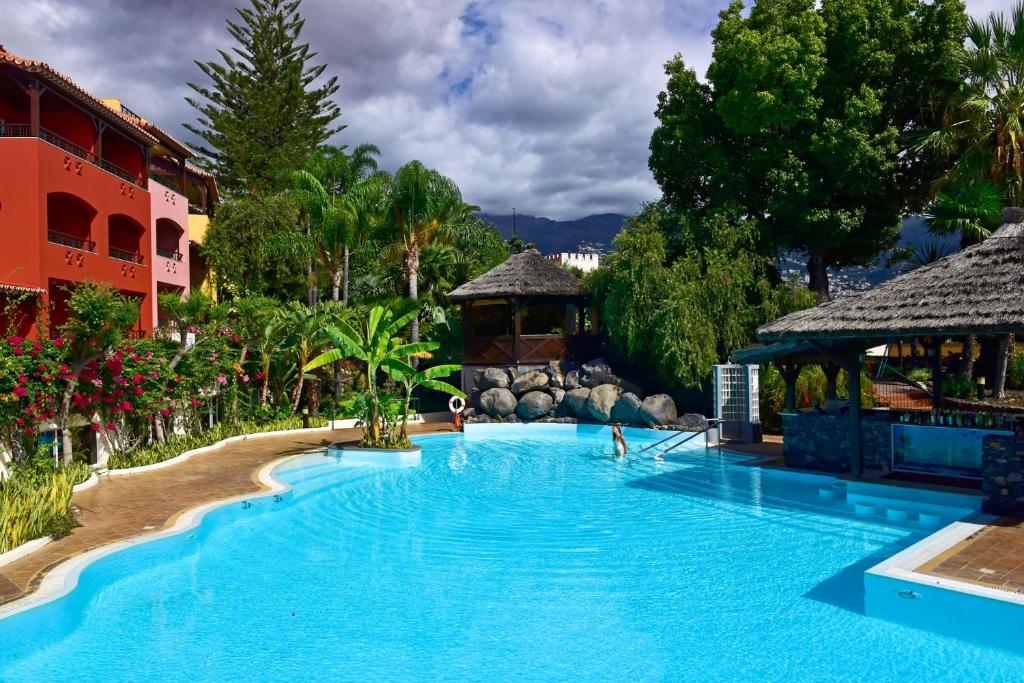 Bazén v ubytování Pestana Village Garden Hotel nebo v jeho okolí