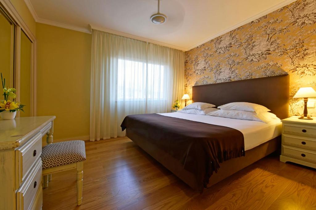 Postel nebo postele na pokoji v ubytování Pestana Village Garden Hotel
