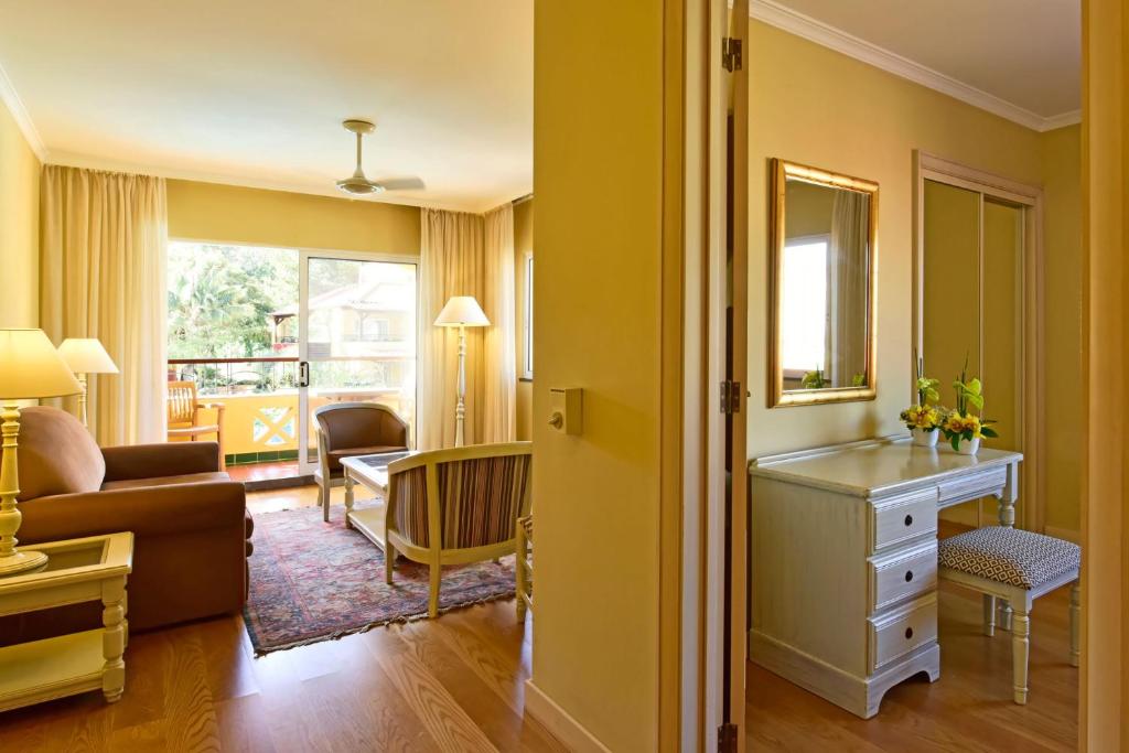 Posezení v ubytování Pestana Village Garden Hotel