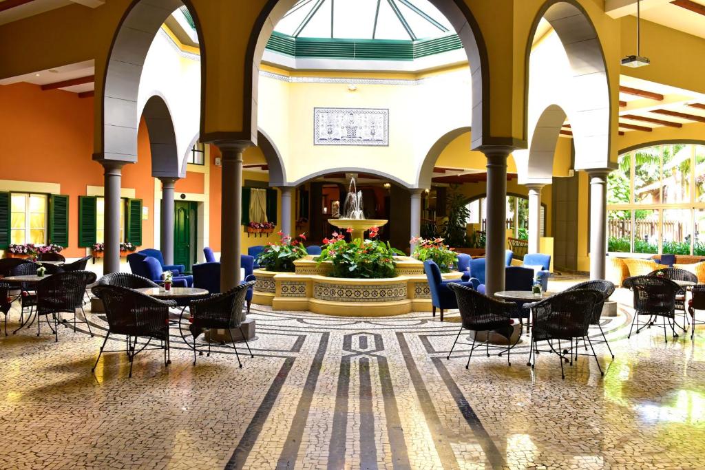 Posezení v ubytování Pestana Village Garden Hotel