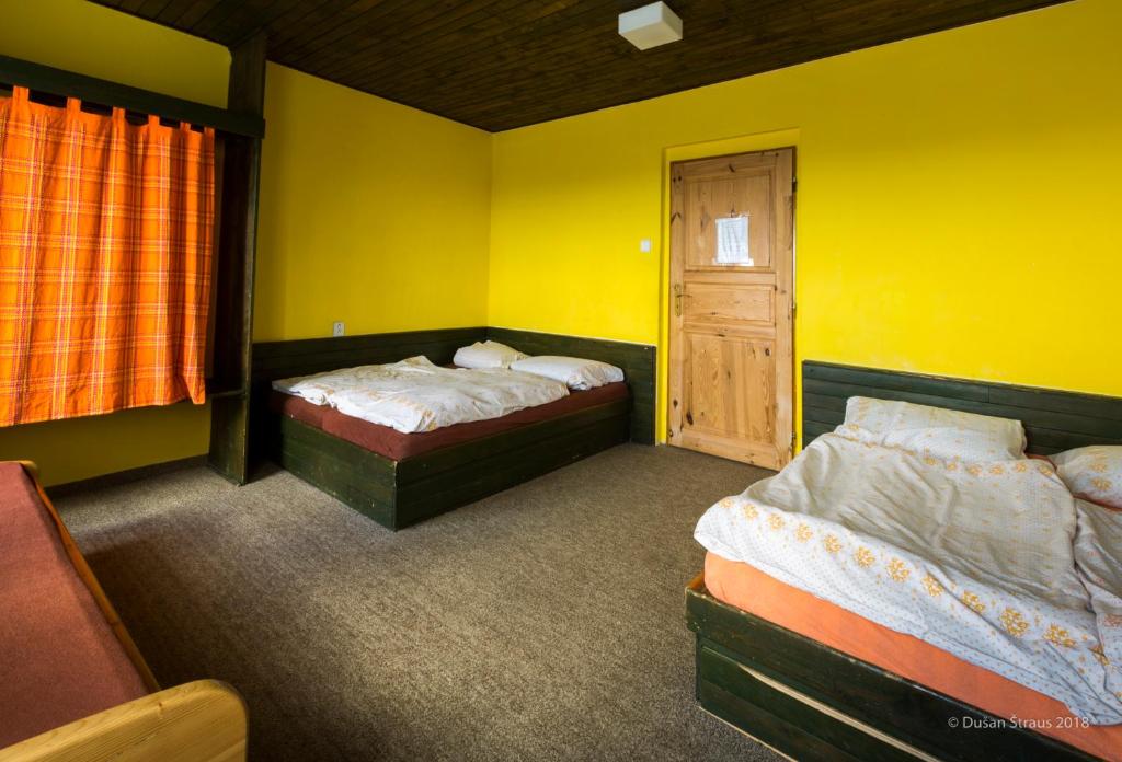 Postel nebo postele na pokoji v ubytování Penzion Pohlednička