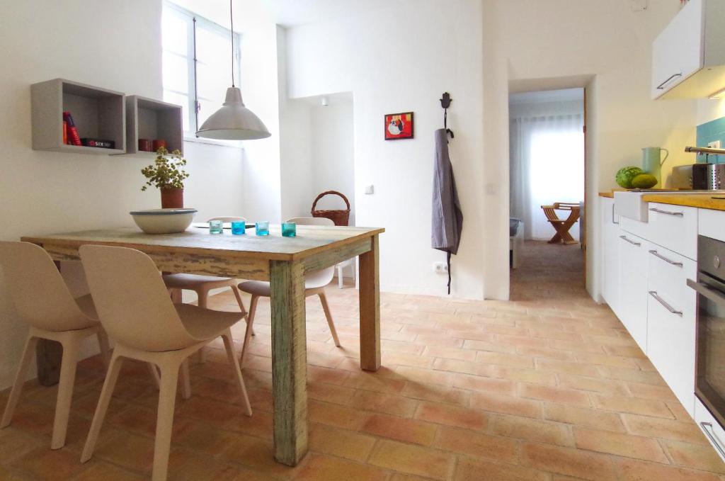 Kuchyň nebo kuchyňský kout v ubytování Casa Margarida Azul