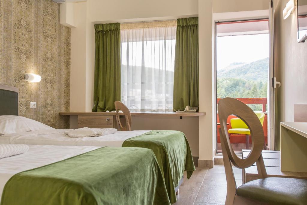 Postel nebo postele na pokoji v ubytování Hotel Olanesti & Spa Medical