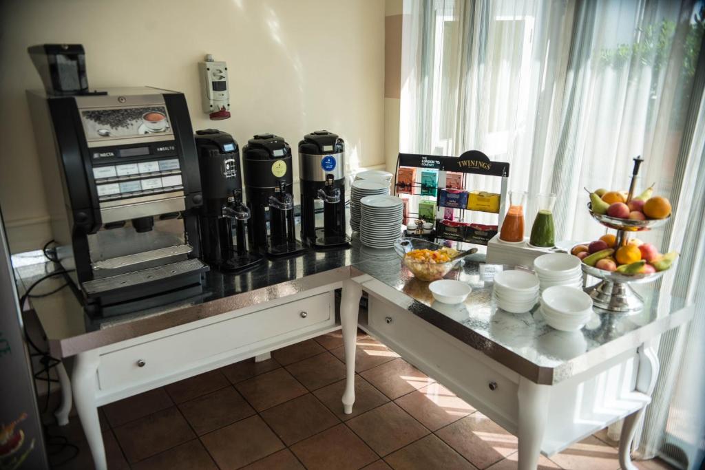 Kuchyň nebo kuchyňský kout v ubytování Hotel Palladium Palace