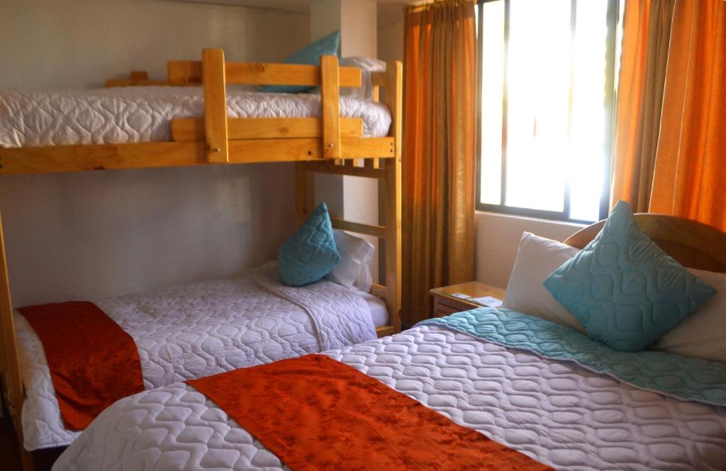 Postel nebo postele na pokoji v ubytování Hostal Alborada Riobamba