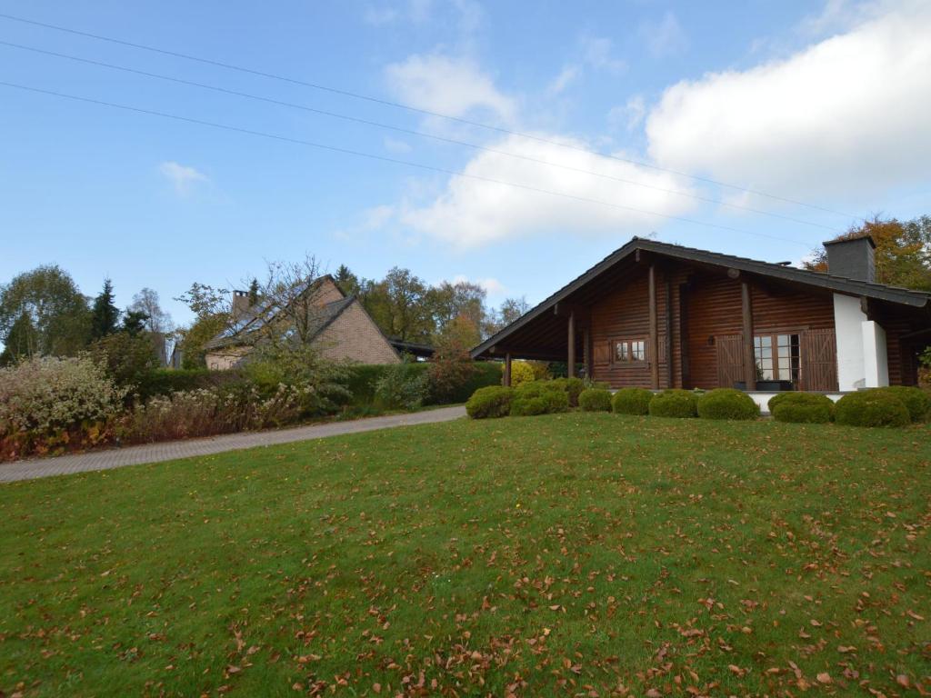 Zahrada ubytování Chalet in Stavelot near Forest Retreat