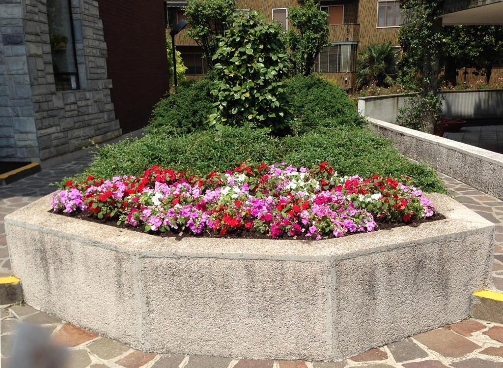 Vonkajšia záhrada v ubytovaní Appartamento Blu a Milano zona Ripamonti vicino allo IEO
