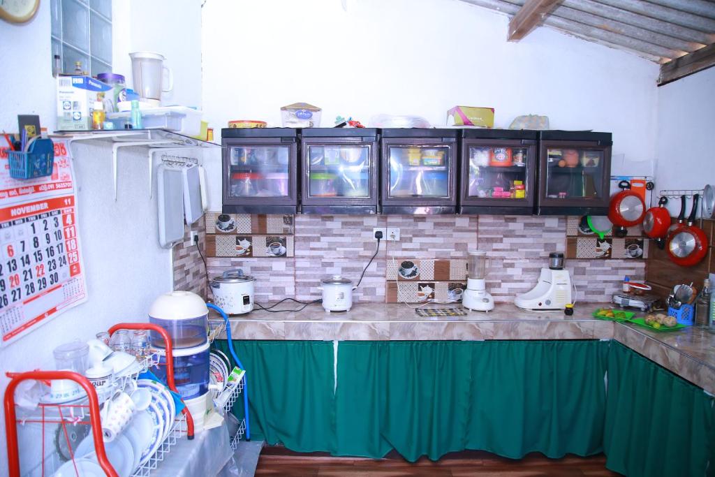 Kuchyň nebo kuchyňský kout v ubytování Weerakoon Garden Guest