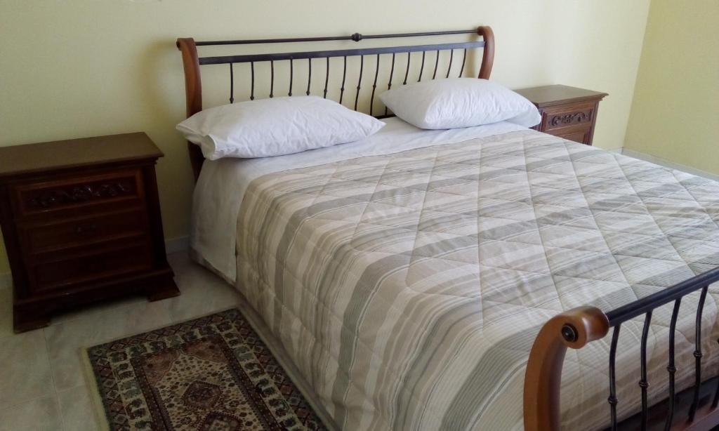 Een bed of bedden in een kamer bij Antica Masseria Pellegrini