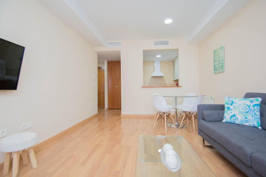 Televízia a/alebo spoločenská miestnosť v ubytovaní EnjoyGranada EMIR 3F - POOL, GYM & Free Parking