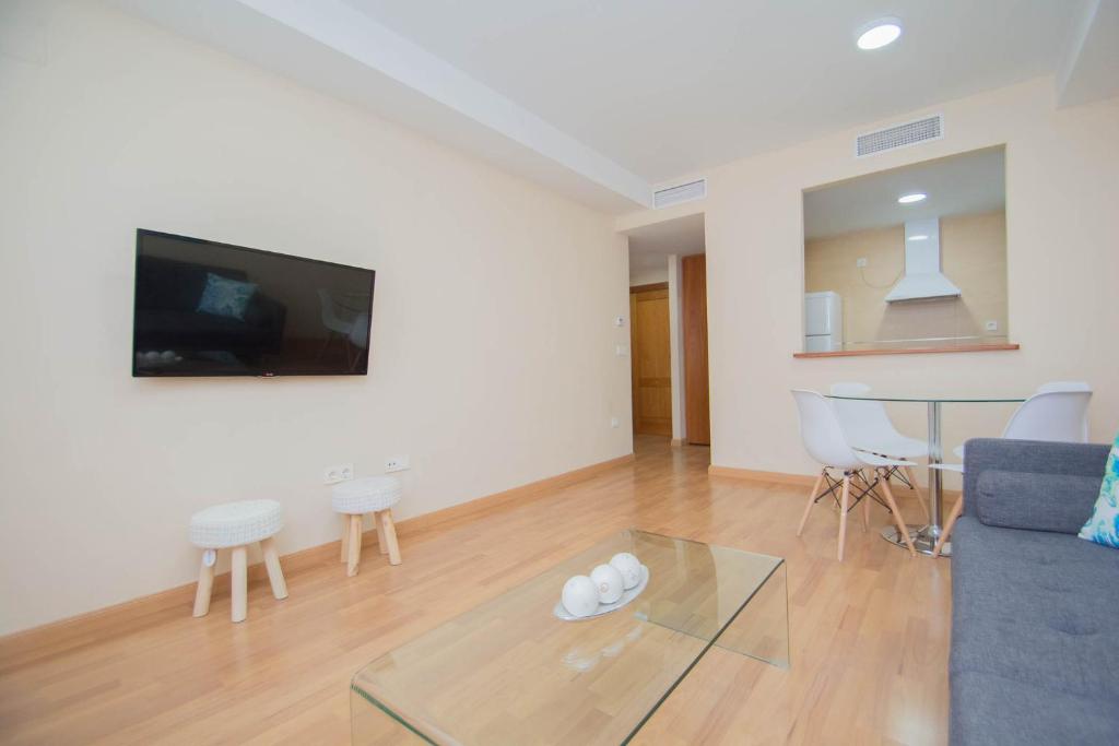 Televízia a/alebo spoločenská miestnosť v ubytovaní EnjoyGranada EMIR 3F - POOL, GYM & Free Parking