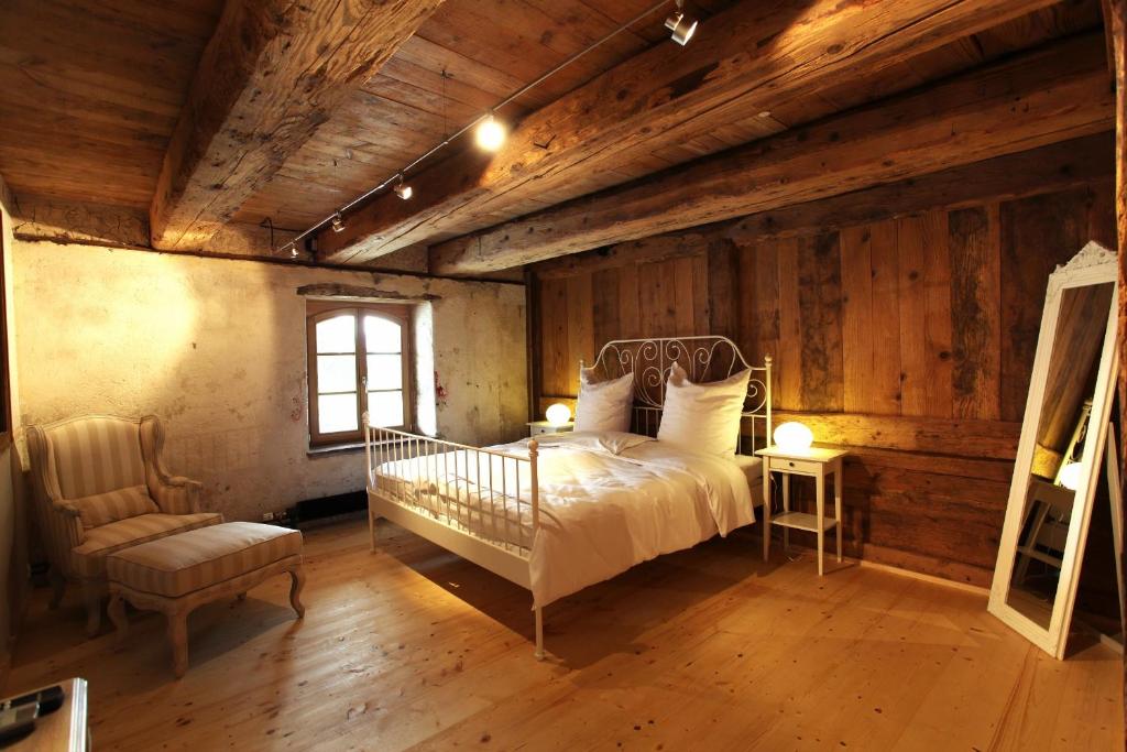 Postel nebo postele na pokoji v ubytování hotel rainhof scheune & naturpark restaurant (Kirchzarten)