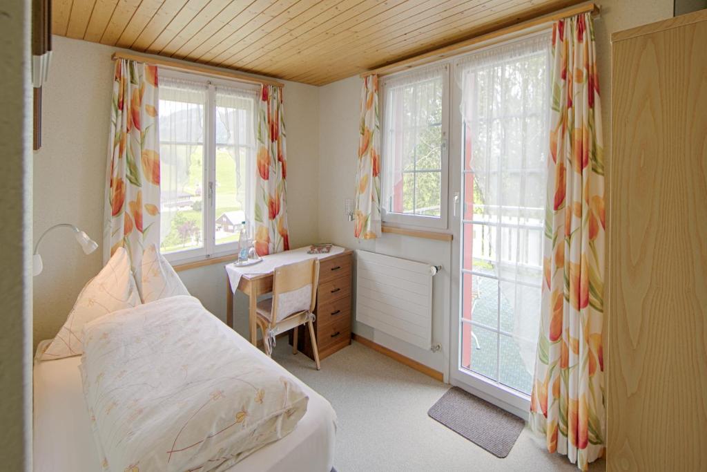 Postel nebo postele na pokoji v ubytování Hotel Frohe Aussicht