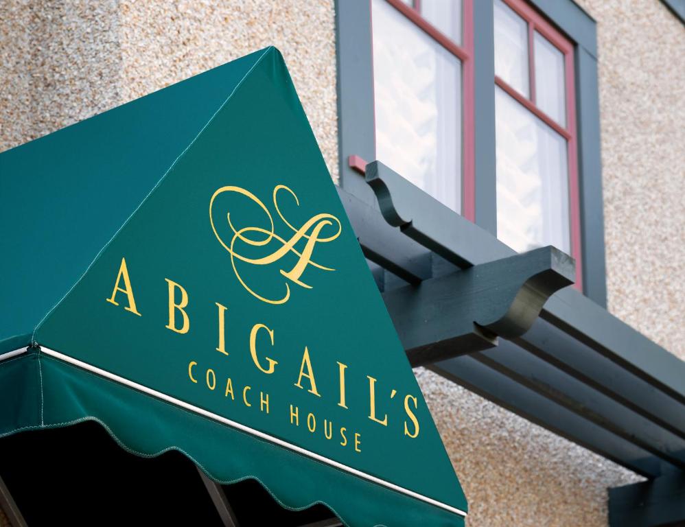 Un certificado, premio, cartel u otro documento en Abigail's Hotel