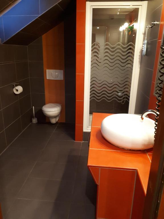 Łazienka w obiekcie Kertvárosi Apartman