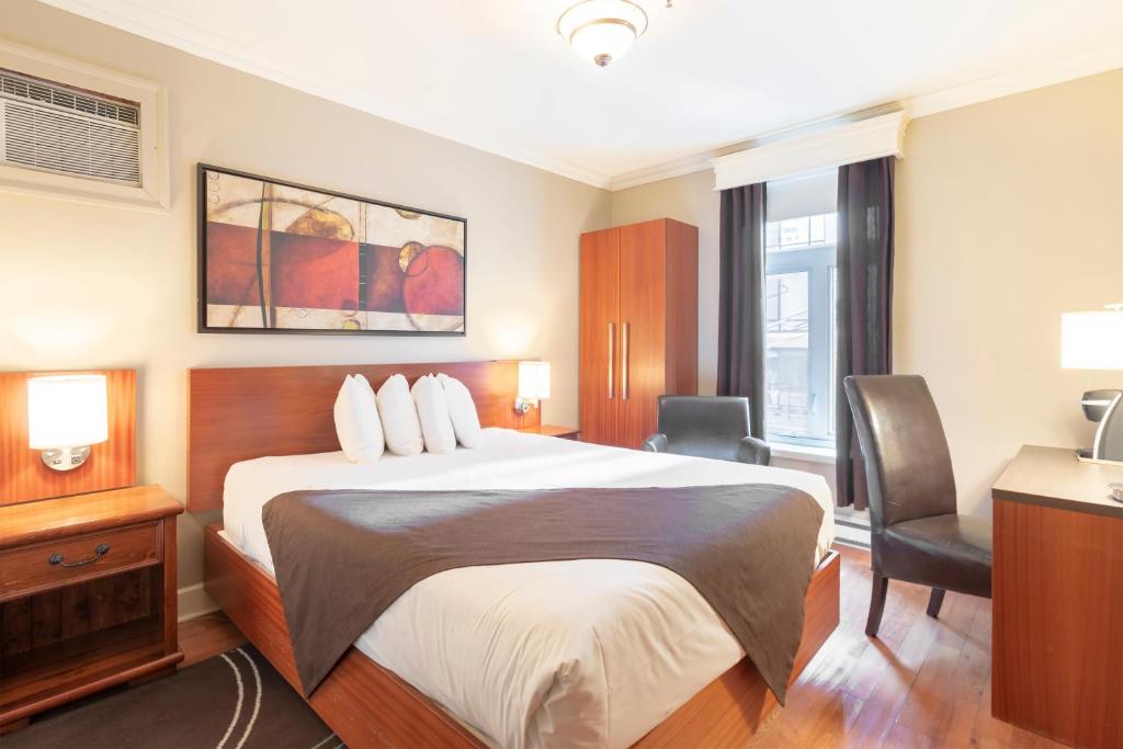 
Deluxe Room with One Queen Bed
