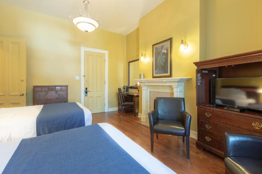 
Standard Double Room with Two Double Beds
