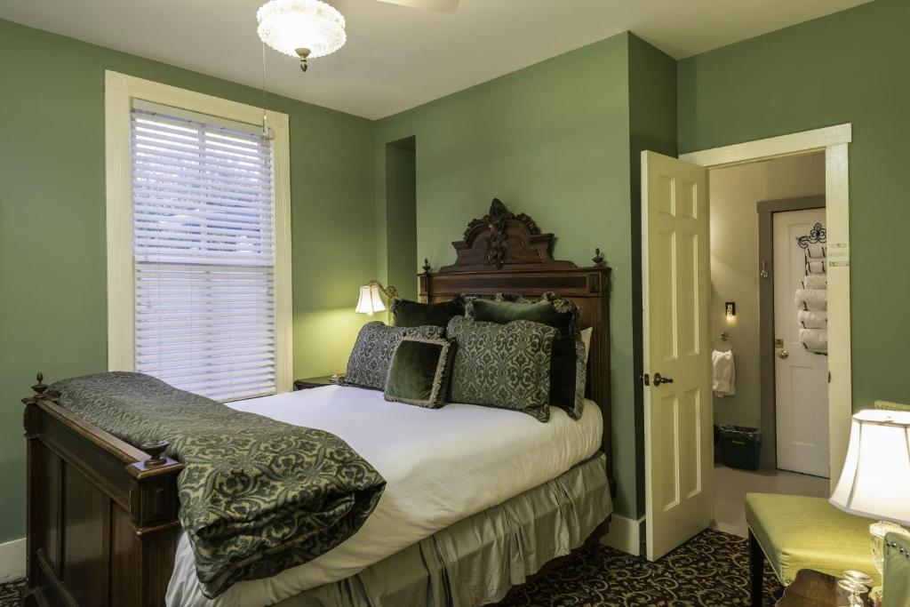 Carriage Way Inn Bed & Breakfast Adults Only - 21 years old and up - Sala Queen - Quarto Peridot