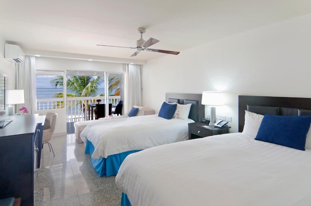 Postel nebo postele na pokoji v ubytování Radisson Grenada Beach Resort