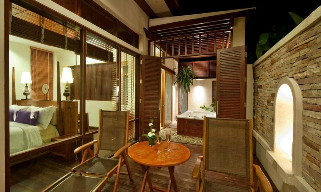 Postel nebo postele na pokoji v ubytování The Sarann, Koh Samui - Suites & Villas