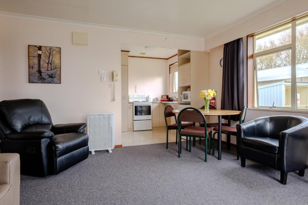 Kuchyň nebo kuchyňský kout v ubytování Esplanade Motels