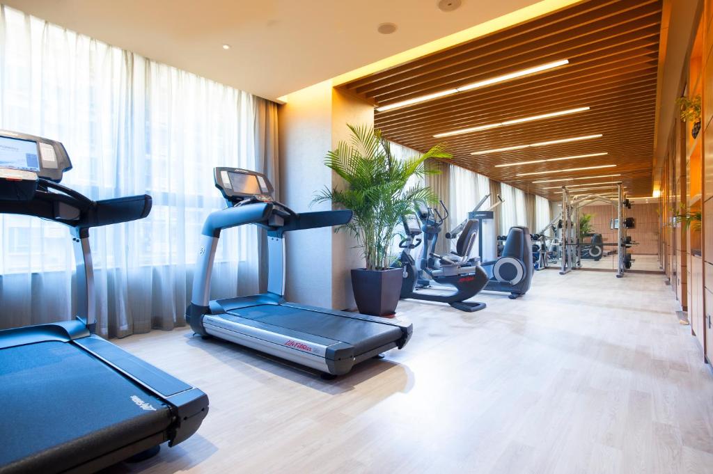 Fitness centrum a/nebo fitness zařízení v ubytování Shenzhen Nanshan L'Hermitage