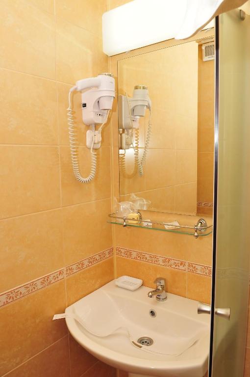 Koupelna v ubytování Hotel Emma Est