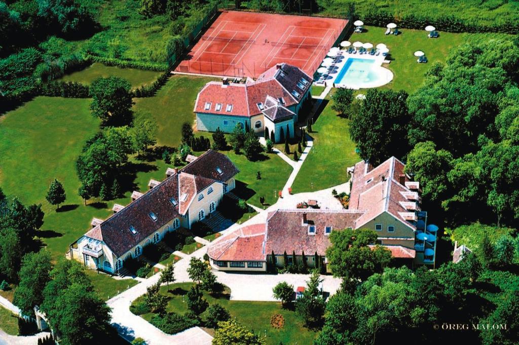 an aerial view of a large house with a pool at Öreg Malom Hotel in Csepreg