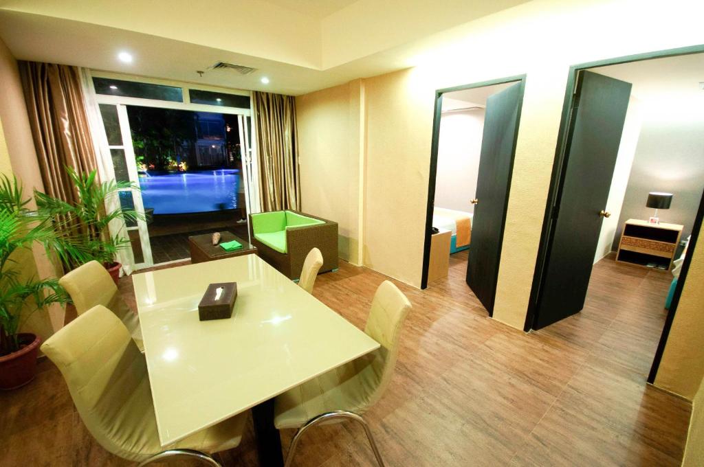 TV a/nebo společenská místnost v ubytování Aziza Paradise Hotel