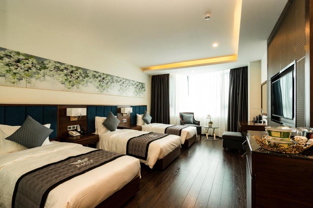 Postel nebo postele na pokoji v ubytování Eagle Hotel