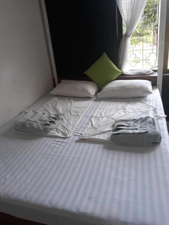 Postel nebo postele na pokoji v ubytování Coco Hostels - Weligama
