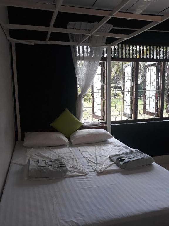 Postel nebo postele na pokoji v ubytování Coco Hostels - Weligama