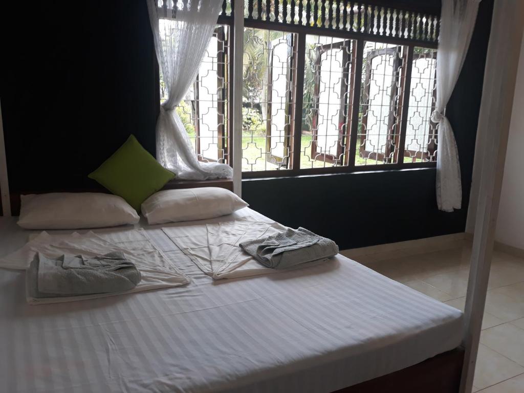 Postel nebo postele na pokoji v ubytování Coco Hostels - Weligama
