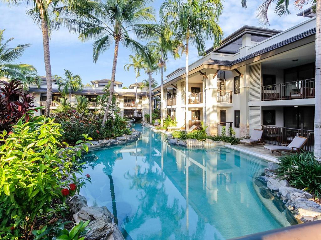 Bazén v ubytování Luxury Apartments at Temple Resort and Spa Port Douglas nebo v jeho okolí