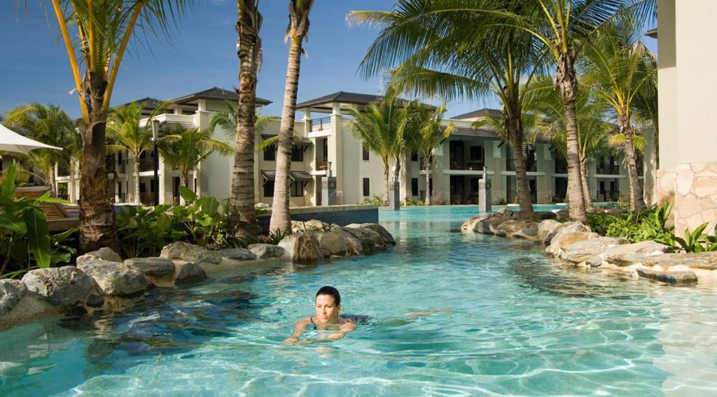 Bazén v ubytování Luxury Apartments at Temple Resort and Spa Port Douglas nebo v jeho okolí