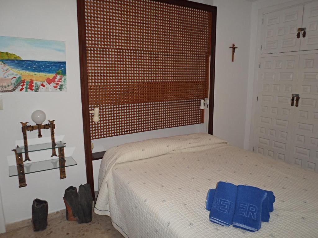 A bed or beds in a room at AGUAMARINA 12 MENYBER