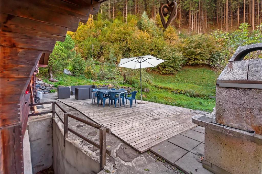 Een tuin van Charming Little Chalet for 6 People & Free Ski Lockers