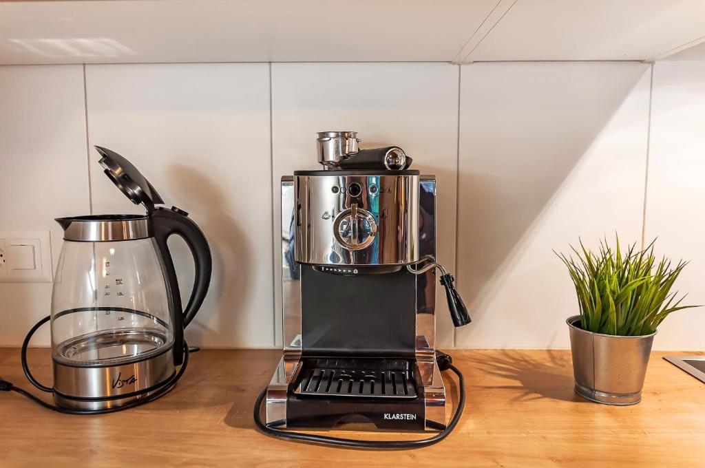 Koffie- en theefaciliteiten bij Charming Little Chalet for 6 People & Free Ski Lockers