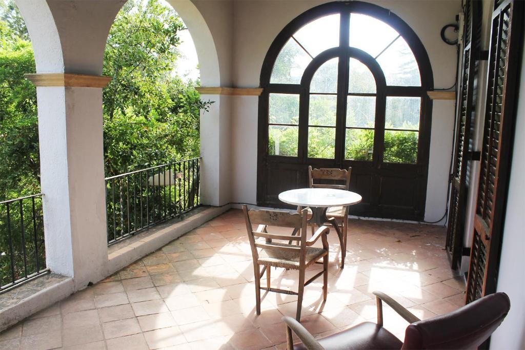 A balcony or terrace at Hostal Rural Mas Blanc