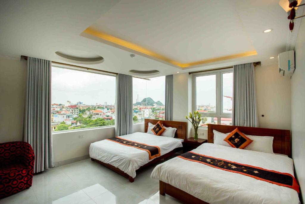 Ένα ή περισσότερα κρεβάτια σε δωμάτιο στο Van Hoa Hotel Ninh Binh